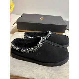 UGG size 9 Brand new tasman